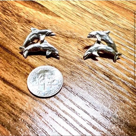 3/$30 🌸 Sterling silver artisan crafted
dolphin earrings - Picture 3 of 4